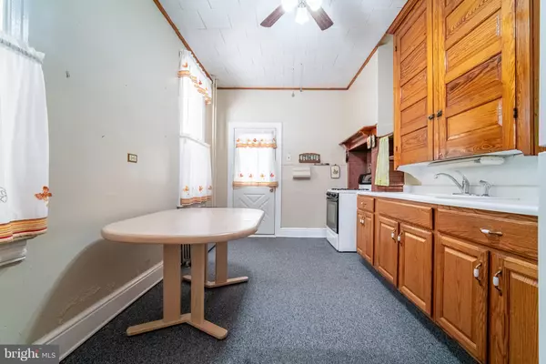 York, PA 17403,808 E PHILADELPHIA ST