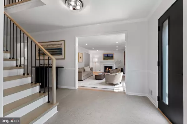 Fairfax, VA 22031,8908 LYNNHURST DR