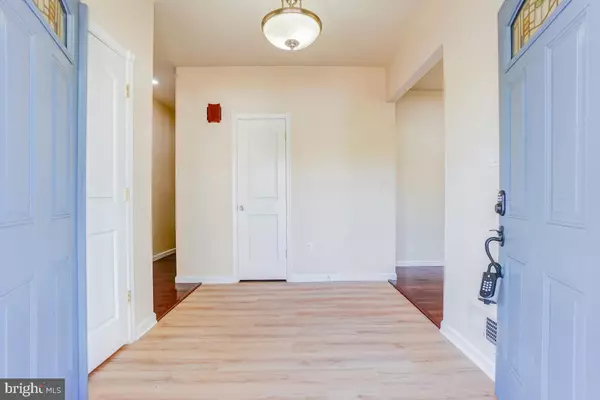 Manassas, VA 20110,8513 THOMAS DR