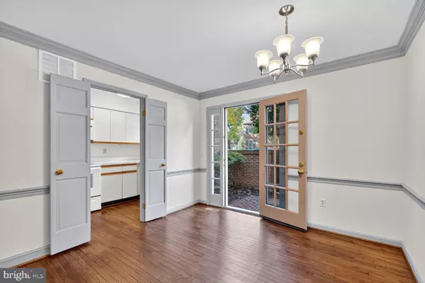 Alexandria, VA 22314,700 W ABINGDON CT