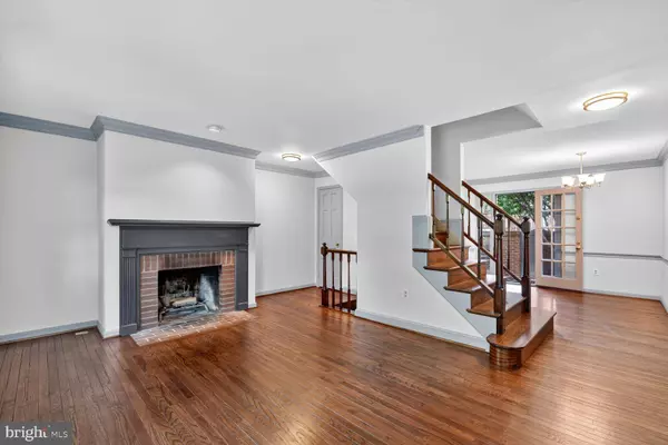 Alexandria, VA 22314,700 W ABINGDON CT