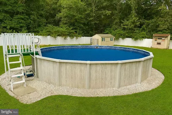 Jackson, NJ 08527,4 RIVER EDGE DR