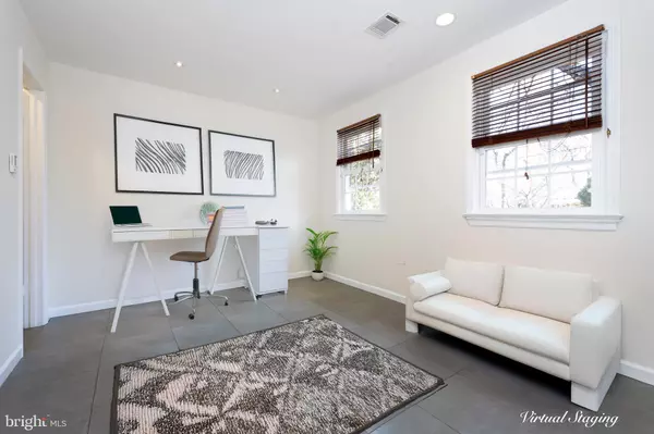 North Bethesda, MD 20852,6905 BREEZEWOOD TER #.