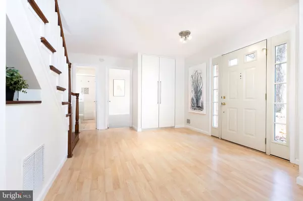 North Bethesda, MD 20852,6905 BREEZEWOOD TER #.