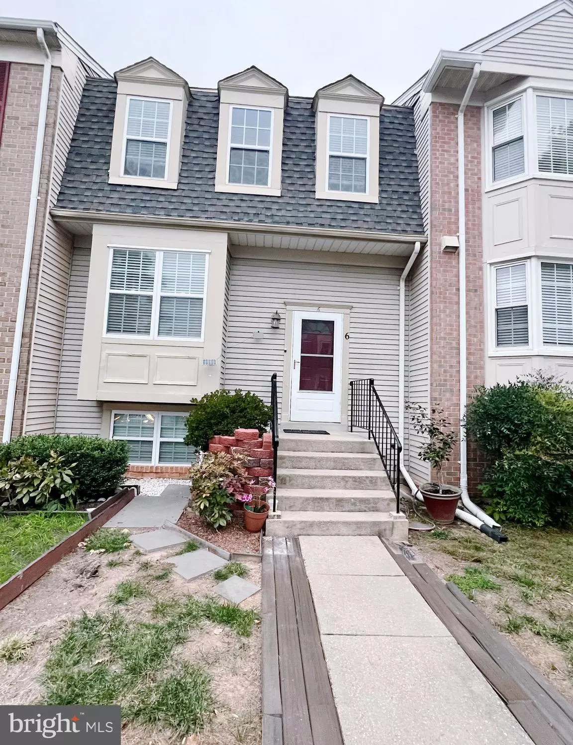 Gaithersburg, MD 20878,6 LAZY HOLLOW WAY