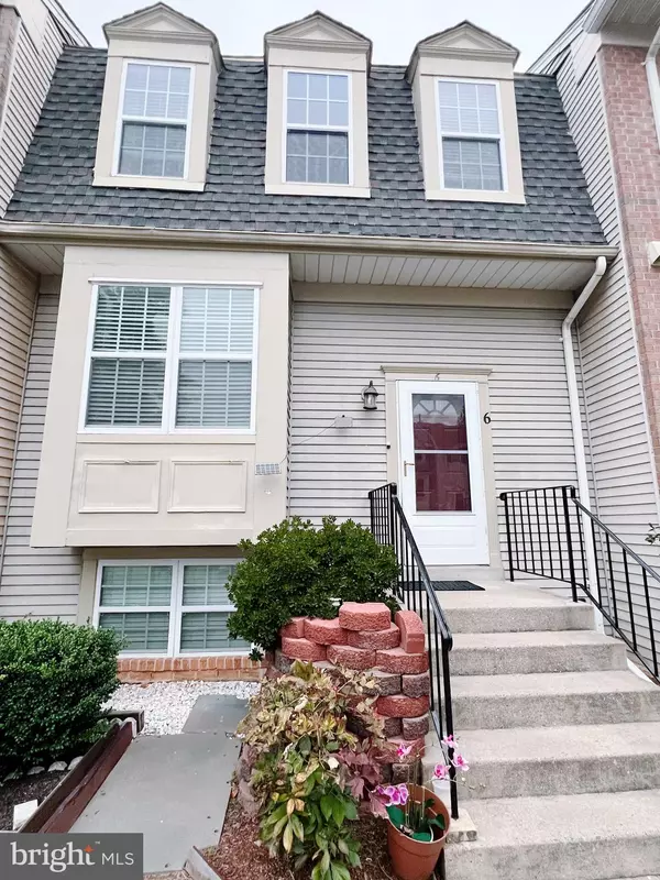 Gaithersburg, MD 20878,6 LAZY HOLLOW WAY