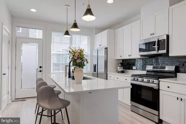 Falls Church, VA 22042,7383 OLD AIRFIELD LN