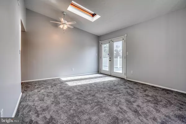 Linthicum Heights, MD 21090,427 GREENWOOD RD #1ST FLOOR