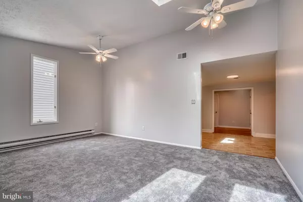 Linthicum Heights, MD 21090,427 GREENWOOD RD #1ST FLOOR