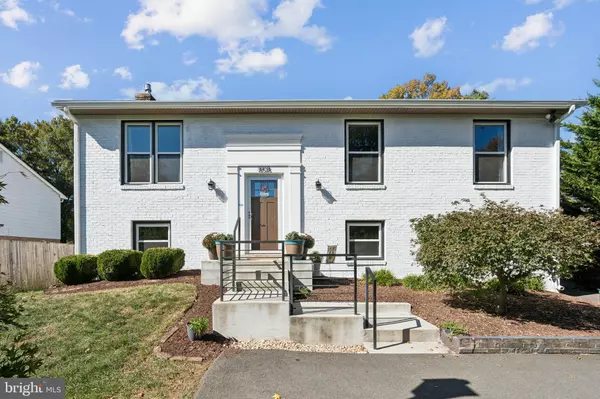 8518 RIVERSIDE RD, Alexandria, VA 22308