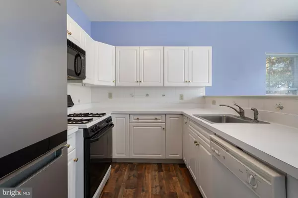 Manahawkin, NJ 08050,16 NEWPORT RD