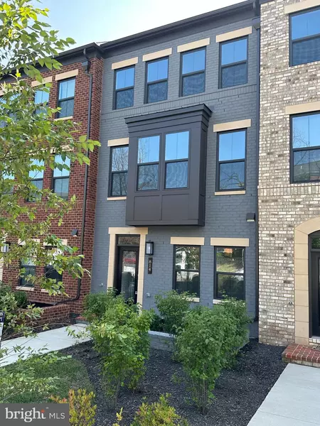 814 S GREENBRIER ST, Arlington, VA 22204