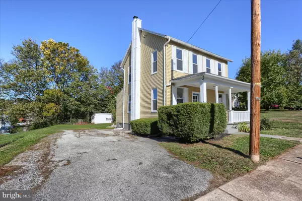 Mount Wolf, PA 17347,122 S 2ND ST