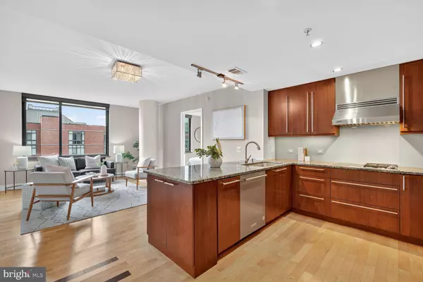 Arlington, VA 22201,2001 15TH ST N #1210