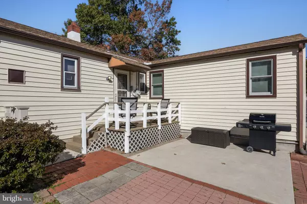 Maple Shade, NJ 08052,327 S COLES AVE