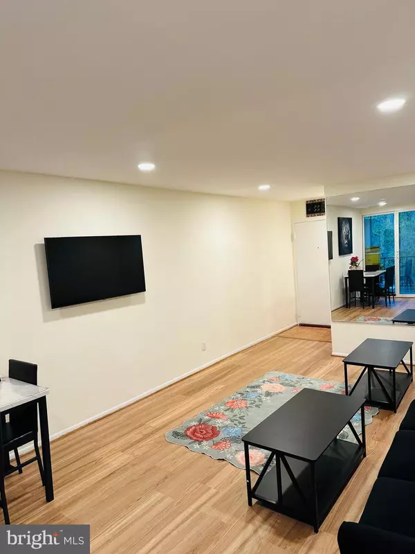 Arlington, VA 22204,5051 7TH RD S #201