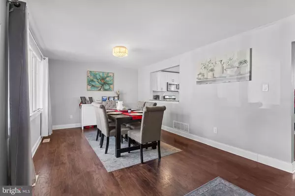 Blackwood, NJ 08012,5 DOE DR