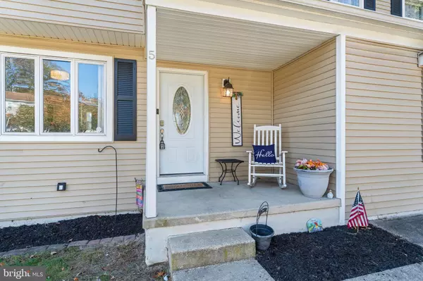 Blackwood, NJ 08012,5 DOE DR