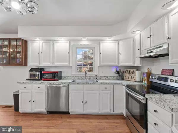 Fredericksburg, VA 22408,8 ENGLISH OAK CIR