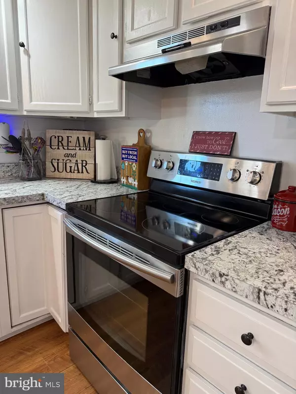 Fredericksburg, VA 22408,8 ENGLISH OAK CIR