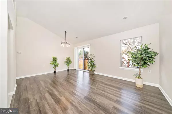 Frederick, MD 21703,5701 LAVENDER PLZ #J