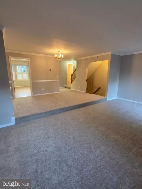 Fairfax, VA 22033,4281 SLEEPY LAKE DR