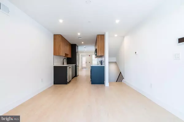 Philadelphia, PA 19122,1649 6TH ST N