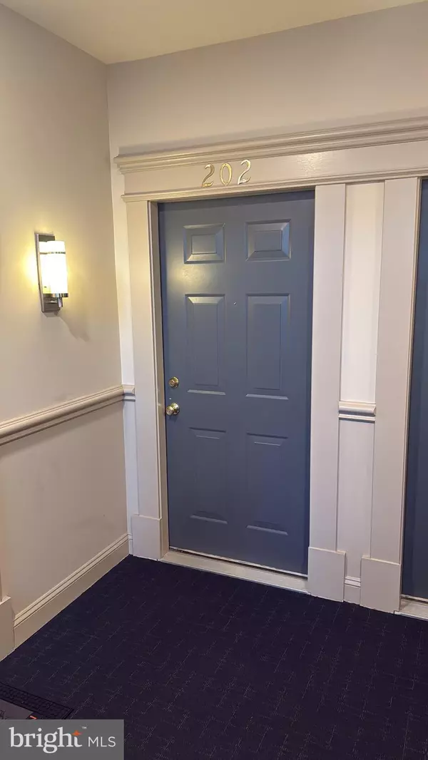 Fairfax, VA 22030,11326 WESTBROOK MILL LN #202