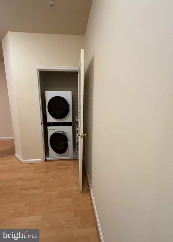 Fairfax, VA 22030,11326 WESTBROOK MILL LN #202