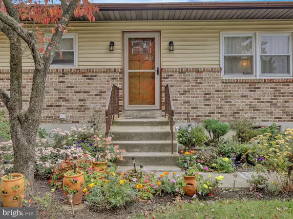 Reading, PA 19605,3810 WILLOW GROVE AVE