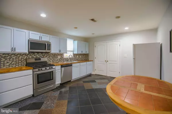 Landover, MD 20785,7103 E KILMER ST