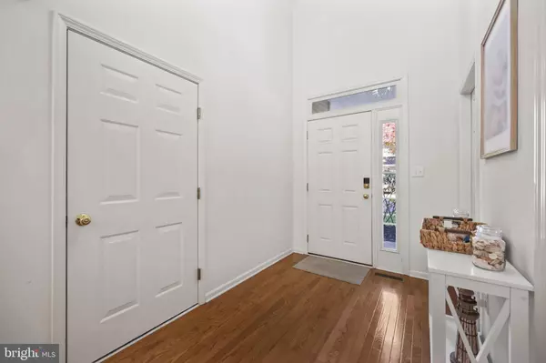 Manahawkin, NJ 08050,6 OCEAN BREEZE CT