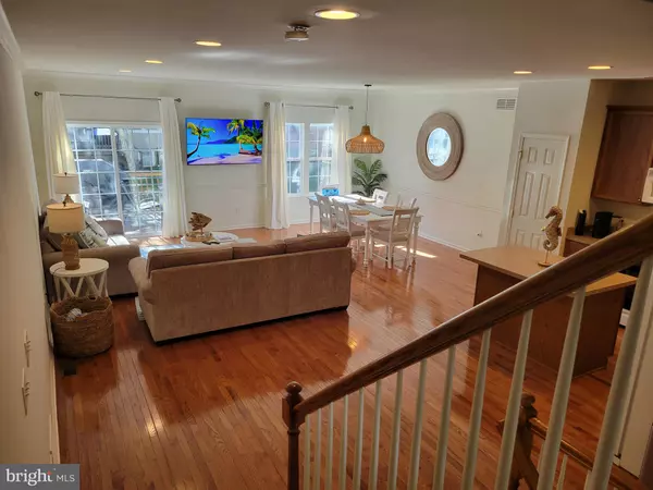 Manahawkin, NJ 08050,6 OCEAN BREEZE CT