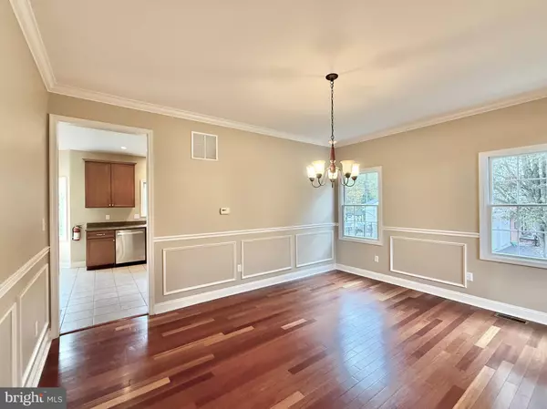 Ewing, NJ 08628,3 SEVEN OAKS