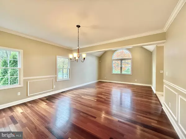 Ewing, NJ 08628,3 SEVEN OAKS