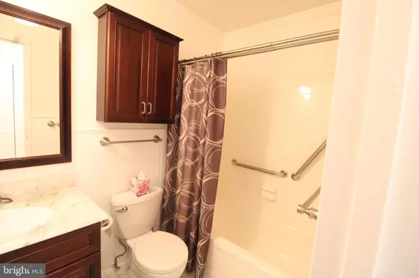 Alexandria, VA 22304,6141 EDSALL RD #E