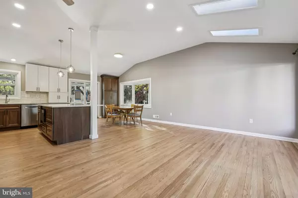 Severna Park, MD 21146,809 PIN OAK RD