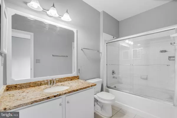 Alexandria, VA 22304,4862 EISENHOWER AVE #458