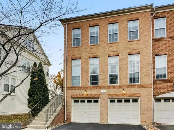 41863 CINNABAR SQ, Aldie, VA 20105