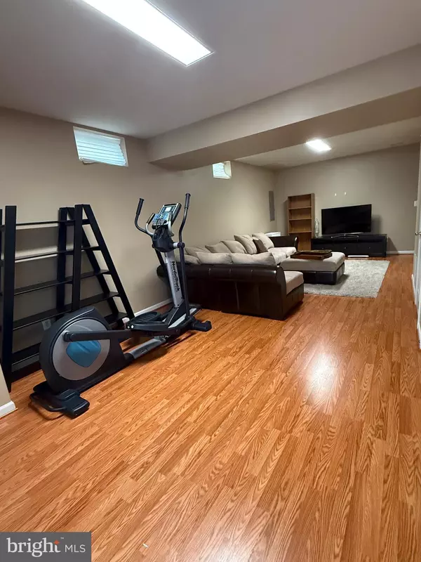 Herndon, VA 20171,13286 HOLLY MEADOW LN