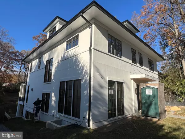 Washington, DC 20008,2733 CHESAPEAKE ST NW