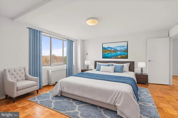 Rockville, MD 20852,10201 GROSVENOR PL #716