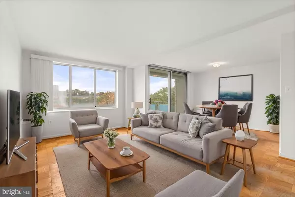 Rockville, MD 20852,10201 GROSVENOR PL #716