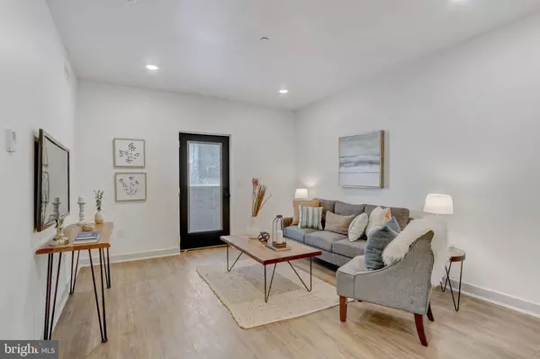 Philadelphia, PA 19128,5001 UMBRIA ST #U203