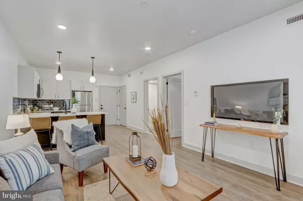 Philadelphia, PA 19128,5001 UMBRIA ST #U203