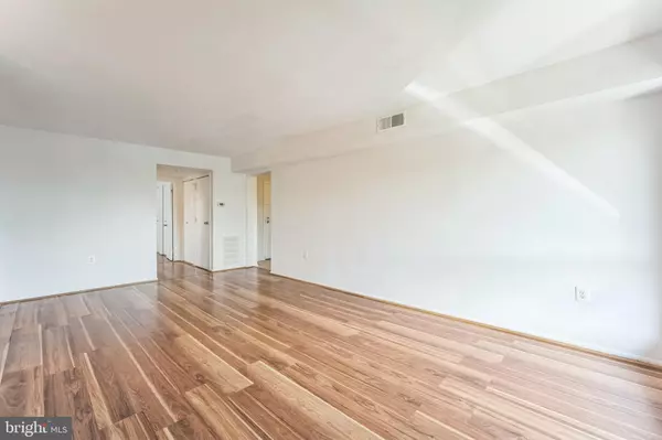 Alexandria, VA 22309,5758 VILLAGE GREEN DR #E