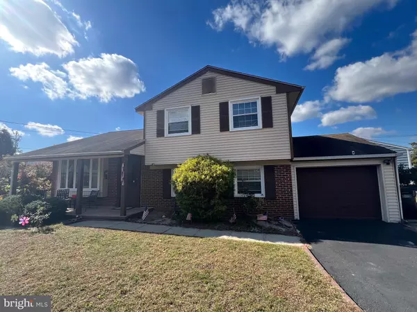 825 LEXINGTON AVE, Blackwood, NJ 08012