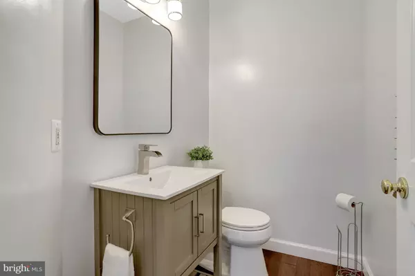 Alexandria, VA 22304,954 HARRISON CIR