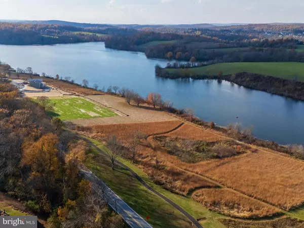 Downingtown, PA 19335,913 HARBOUR RIDGE LN