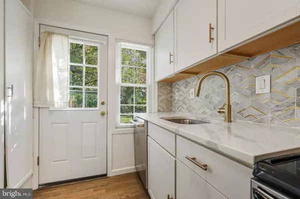 2110 SUITLAND TER SE, Washington, DC 20020